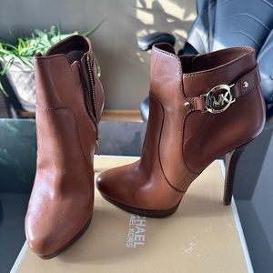 MICHAEL KORS BOOTS